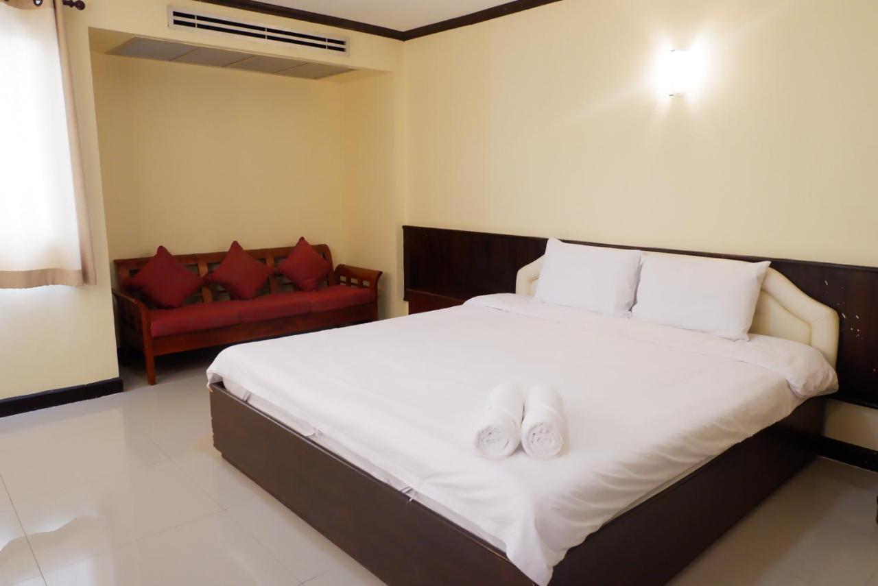 Auychai Grand Hotel Lang Suan المظهر الخارجي الصورة