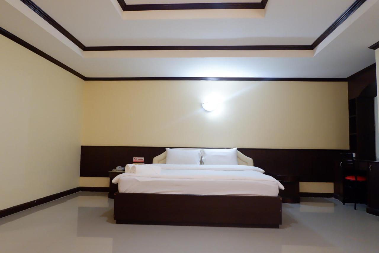Auychai Grand Hotel Lang Suan المظهر الخارجي الصورة