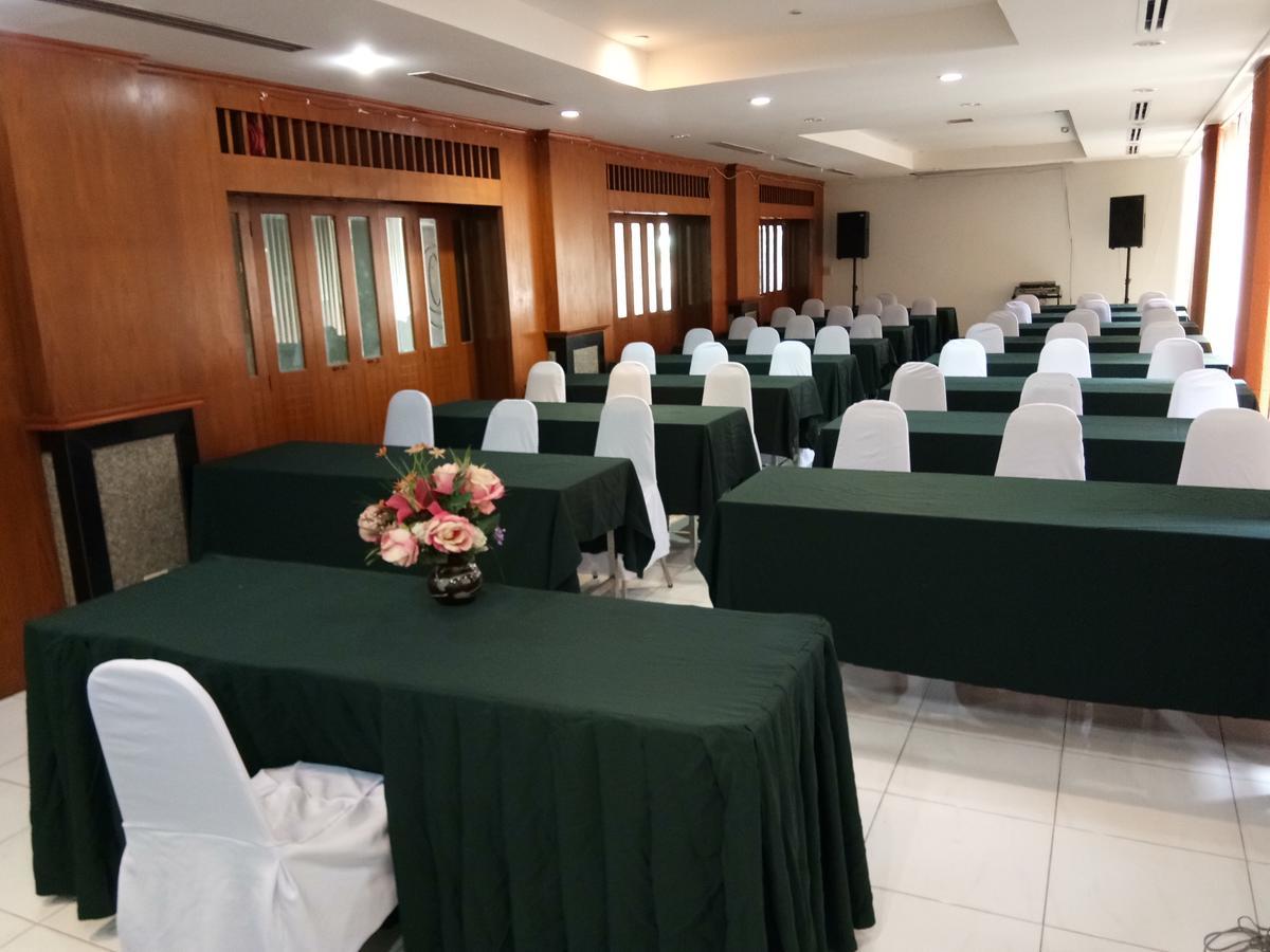 Auychai Grand Hotel Lang Suan المظهر الخارجي الصورة